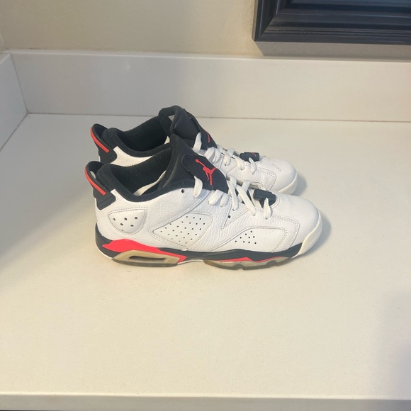 Authentic Air Jordan Retro 6 Low White Infrared Sneaker. Size 6.5